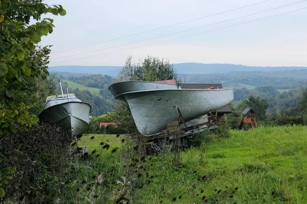 Motorboote Aus Dem Wasser Geholt Und Auf Autoanhänger Gestellt — Stockfoto