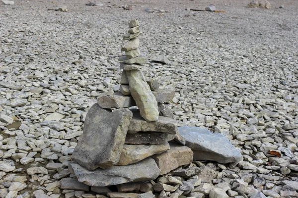 Bergbalansering Eller Stenbalansering Figur Sjön Stranden — Stockfoto