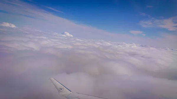 Monachium Bawaria Niemcy Wrzesień 2018 Widok Chmury Ziemię Okna Samolotu — Zdjęcie stockowe