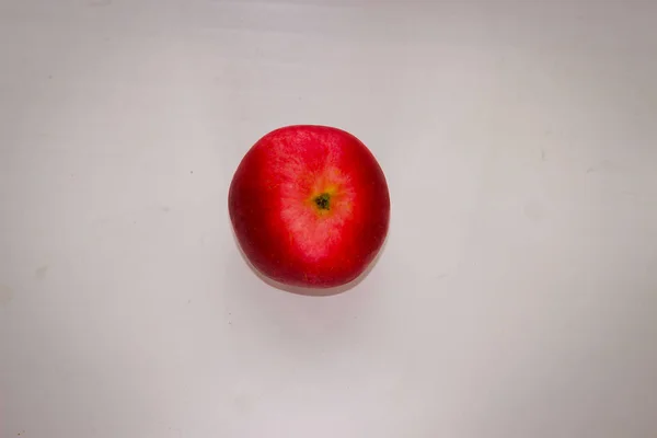 Ett Rött Äpple Vit Bakgrund — Stockfoto