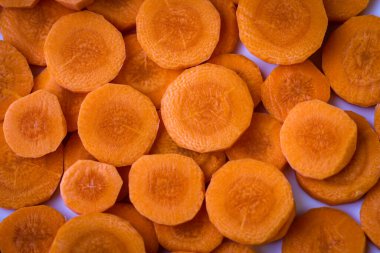 Lezzetli yemek geçmişi. Bardaklara kesilmiş çiğ havuç.