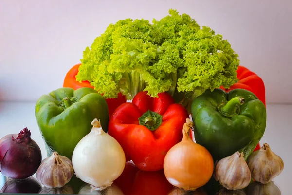Siapkan Makan Siang Vegetarian Yang Enak Cuci Paprika Bawang Bawang — Stok Foto