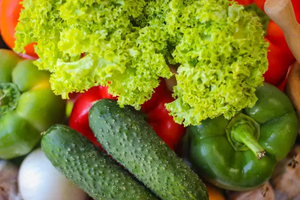 Prepare Wonderful Vegetarian Lunch Washed Bell Peppers Green Cucumbers Onions — Stok Foto