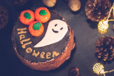 Cadılar Bayramı Konsepti - Cadılar Bayramı 'nda balkabaklı, hayaletli ve yazıtlı lezzetli çikolatalı pasta