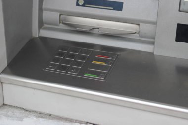 İngilizce ve Ukraynaca yazıtlarla şifreli şifreleme girişi için klavyeli metal ATM paneli