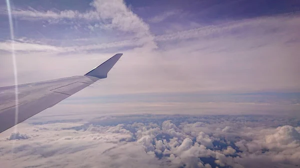 Vista Nuvens Terra Janela Avião Durante Voo — Fotografia de Stock