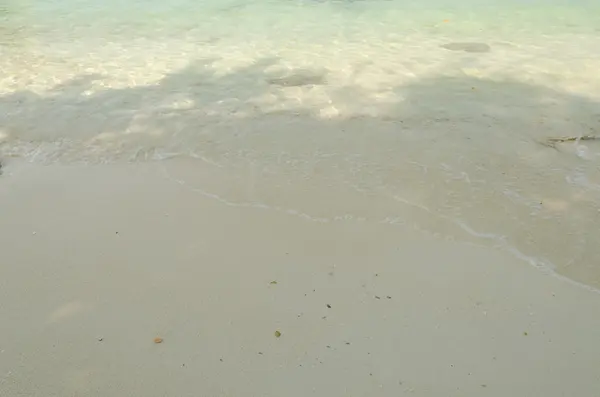 Meereswelle und Strand. — Stockfoto