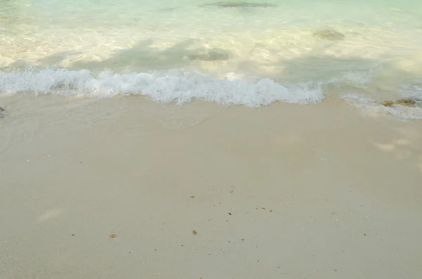 Meereswelle und Strand. — Stockfoto