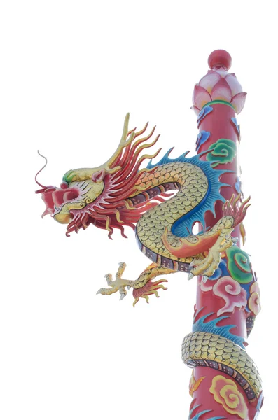 Chinese draak standbeeld op witte achtergrond. — Stockfoto