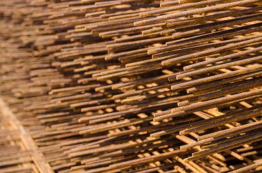 Endüstriyel çelik bar yığını.