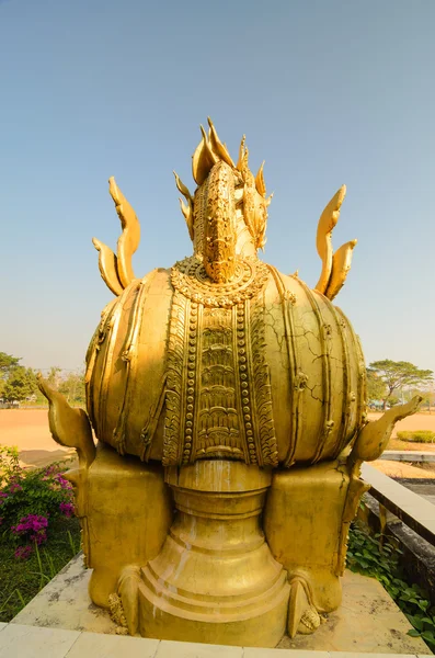 Співати га статуї стародавніх об'єкта в Таїланді — стокове фото