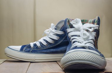 Natürmort mavi erkek çizmeler.