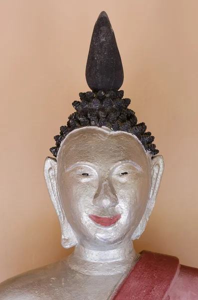 頭の大きな仏像. — ストック写真