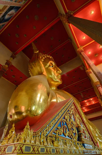 Обличчя золота статуя Будди. — стокове фото