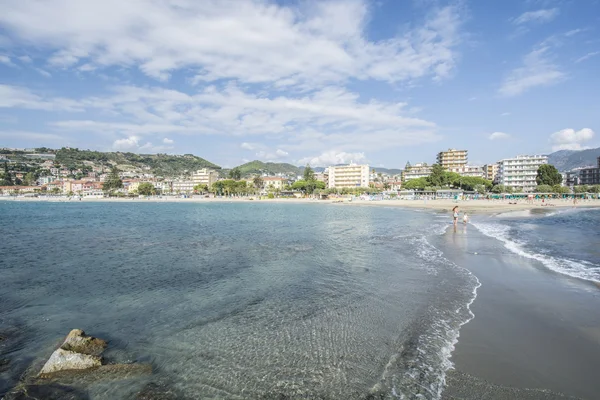 Arma di taggia, der Strand. — Stockfoto