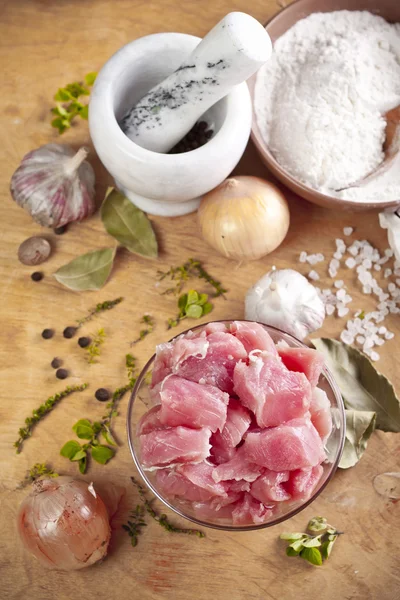 Ingredienti fricassea su un tavolo di legno — Foto Stock