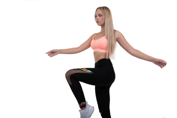 Sportig Ung Kvinna Rosa Topp Leggings Och Sneakers Gör Övningar — Stockfoto