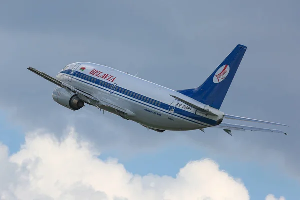 Minsk Belarus May 2021 Belavia Plane Landing Airport — Stock Photo, Image