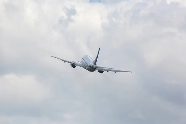 Passenger Plane Flying Cloudy Sky — Stock Photo, Image