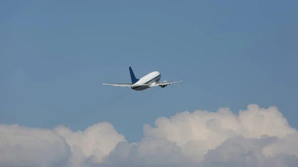 Passenger Plane Flying Cloudy Sky — Stock Photo, Image