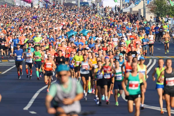 Minsk Belarus Eylül 2021 Nsanlar Şehrin Sokaklarında Yarı Maratona Katılıyor — Stok fotoğraf