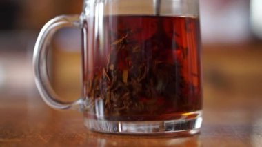 Çay yaprakları hareketi