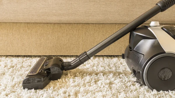 Cleaning with vacuum cleaner — Stock Photo, Image