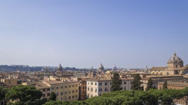 Çatılar Roma şehrinin güzel bir görünümü.