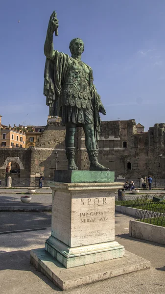 Monument av Gaius Julius Caesar i Rom — Stockfoto