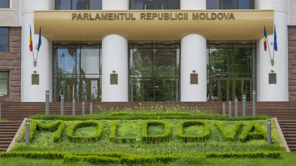 Costruzione del parlamento nella Repubblica moldova — Foto Stock