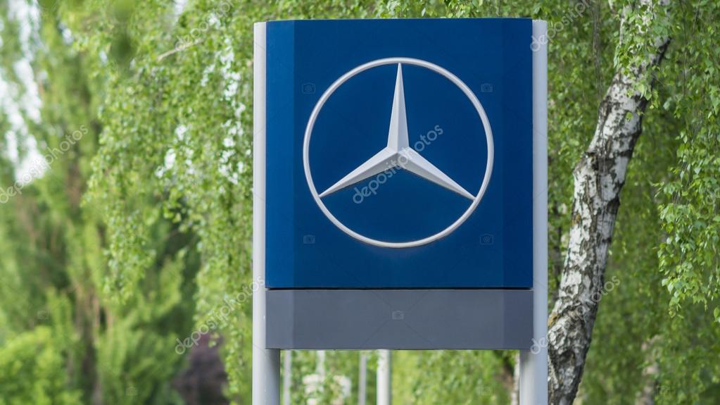A big sign of a brand Mercedes-bens