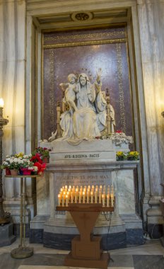 Regina Pacis Roma heykeli