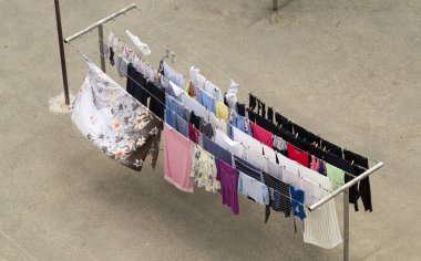 İçinde belgili tanımlık yarda kurutma Cothes