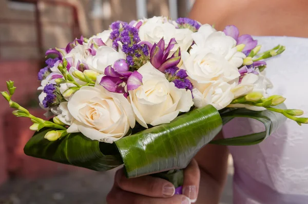 Buquê de casamento de belas rosas — Fotografia de Stock