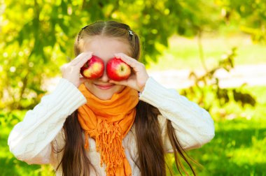 Elmalı Park'ta küçük kız