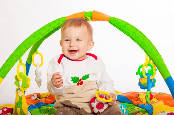 Menino brincando com brinquedos — Fotografia de Stock