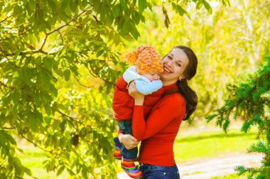 Genç anne ile bebeği Güz