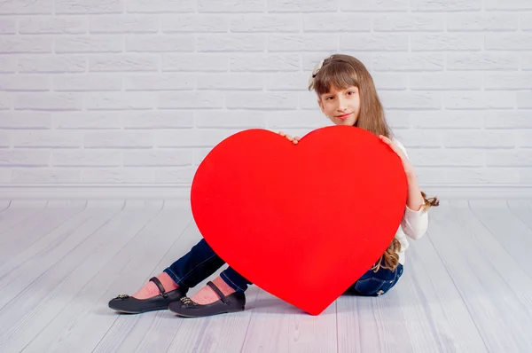 Little girl with a big  heart — Stock Photo, Image