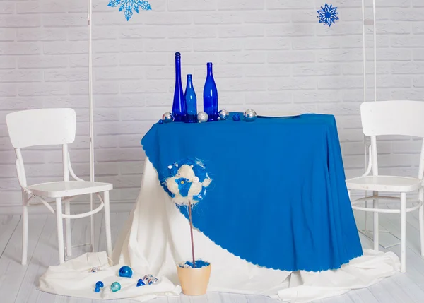 Buffet servito in blu invernale con — Foto Stock