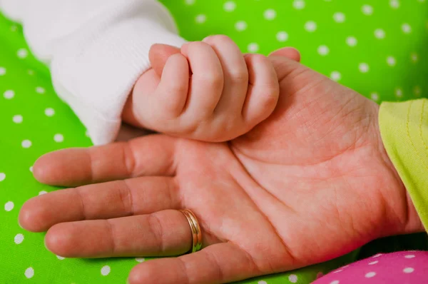 Hand of a little baby in mother's — Stock Photo, Image