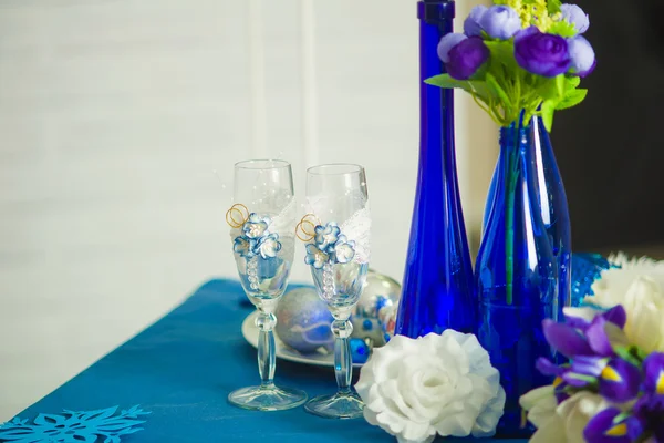 Bridal bouquet of blue iris white tulips glasses and bottles — Stock Photo, Image