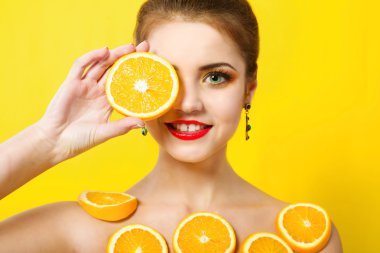 Portakal ve makyaj güzel kız