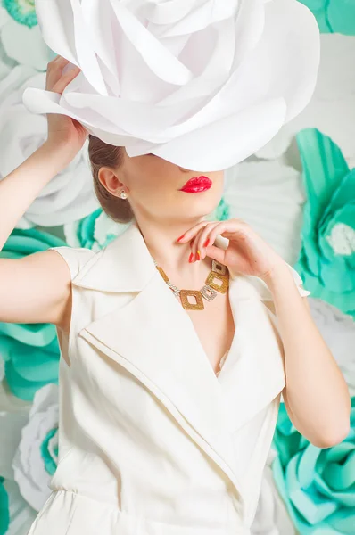 Menina bonita em vestido elegante — Fotografia de Stock