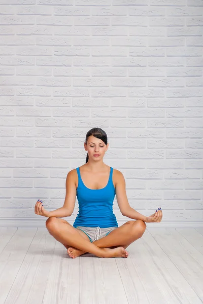 The girl  engaged in yoga — Stock Photo, Image