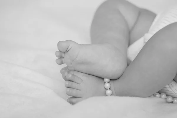 Feet small baby on a  bed — Stock Photo, Image