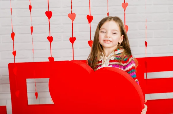 Niña con decoración para el día de San Valentín —  Fotos de Stock