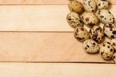 Ahşap doku Paskalya yumurtaları