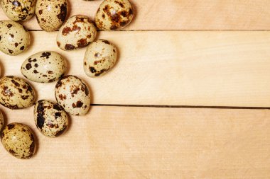 Ahşap doku Paskalya yumurtaları