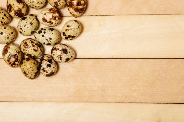 Ahşap doku Paskalya yumurtaları