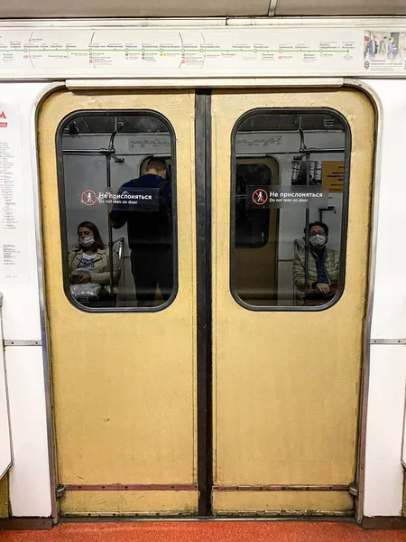 Firme Puerta Vagón Del Metro Incline —  Fotos de Stock